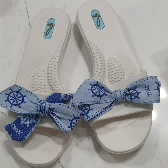 OKA b. White Sandals with Blue Bow Sz M/L might Fit 8-9 - Picture 8 of 8
